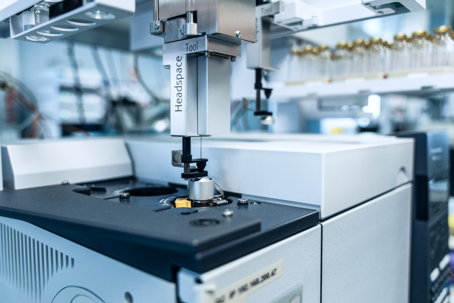 An Agilent / Thermo Fisher GC Headspace with FID - chromatography. It is inside a pharmaceutical GMP analytical laboratory.